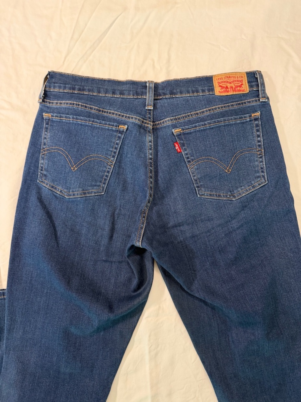 Levi's 414 Classic Straight Women's Denim in Medium-Dark Blue - Picture 2 of 7